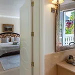Villa Diora *